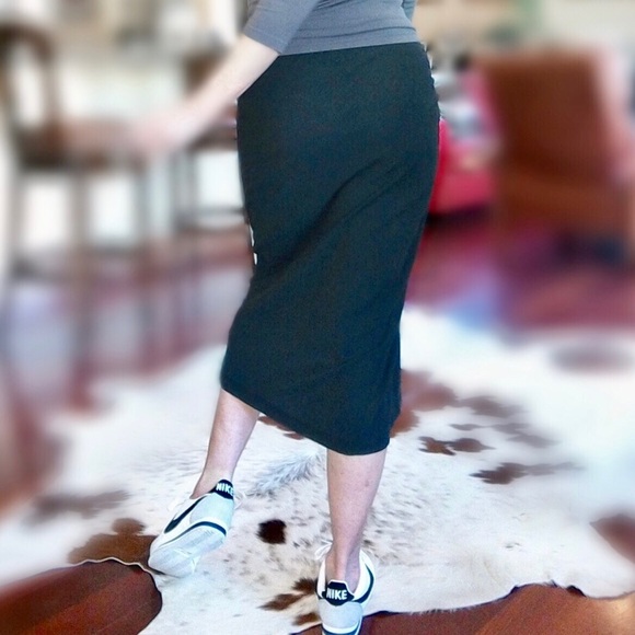 Curve flattering black skirt! - Picture 2 of 5